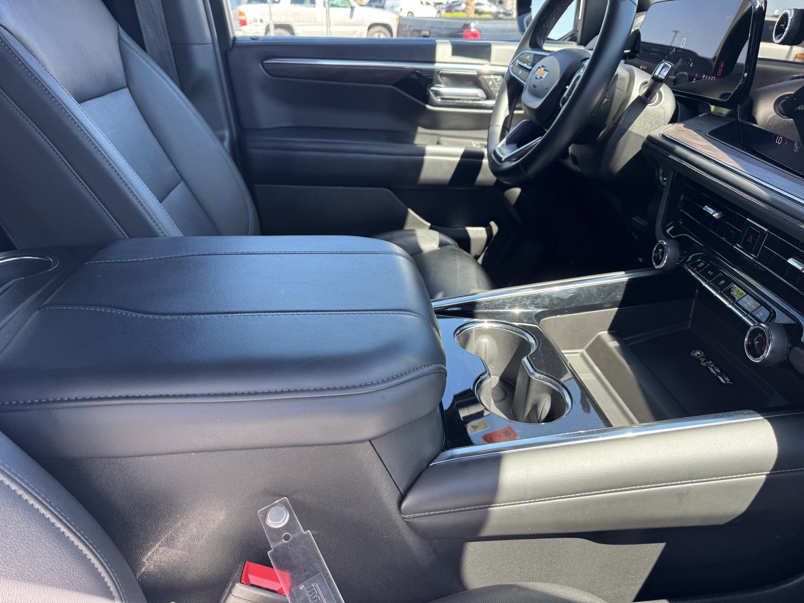 Used 2025 Chevrolet Tahoe LT RWD image 8