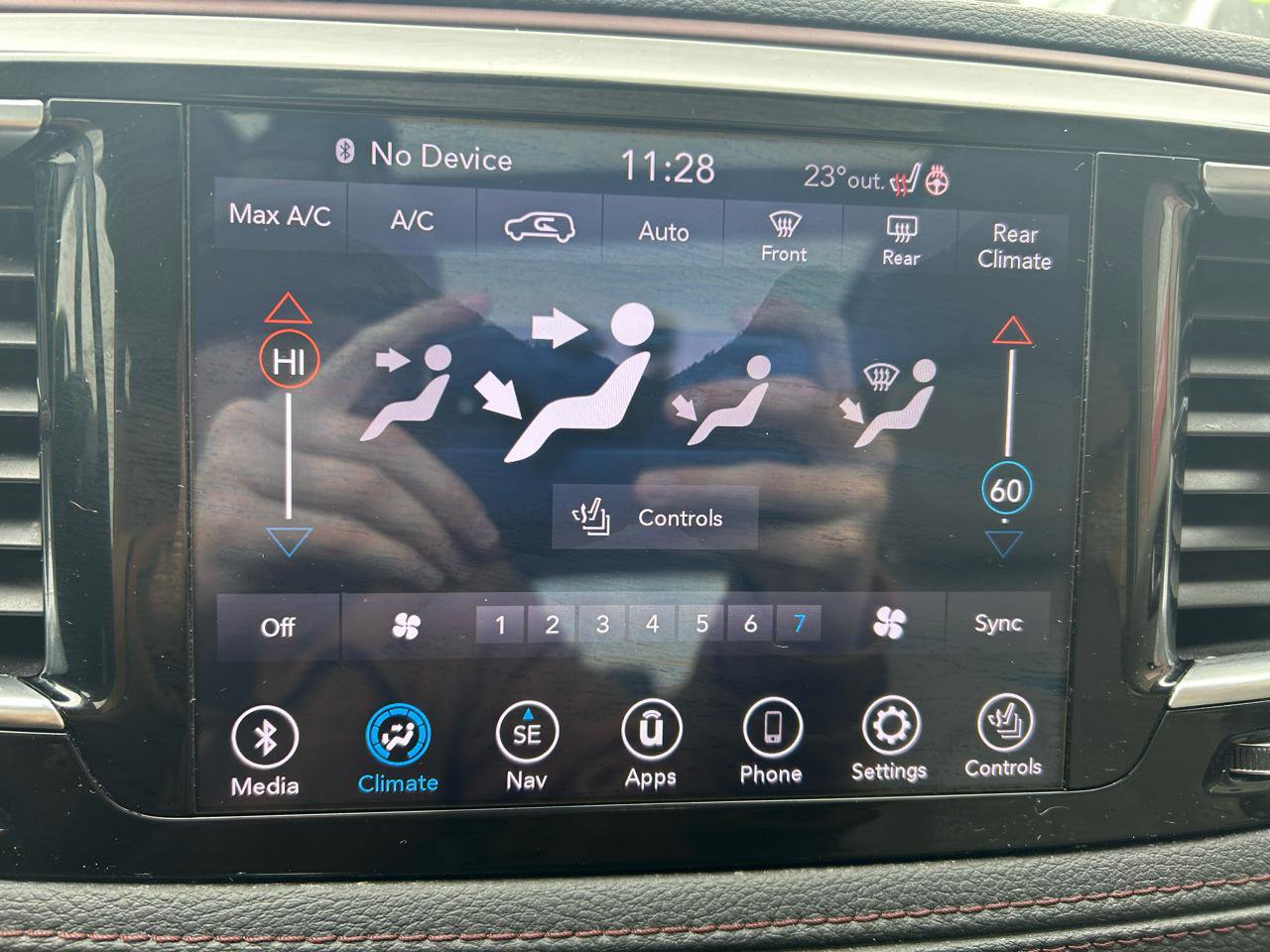 Used 2020 Chrysler Pacifica Limited image 22