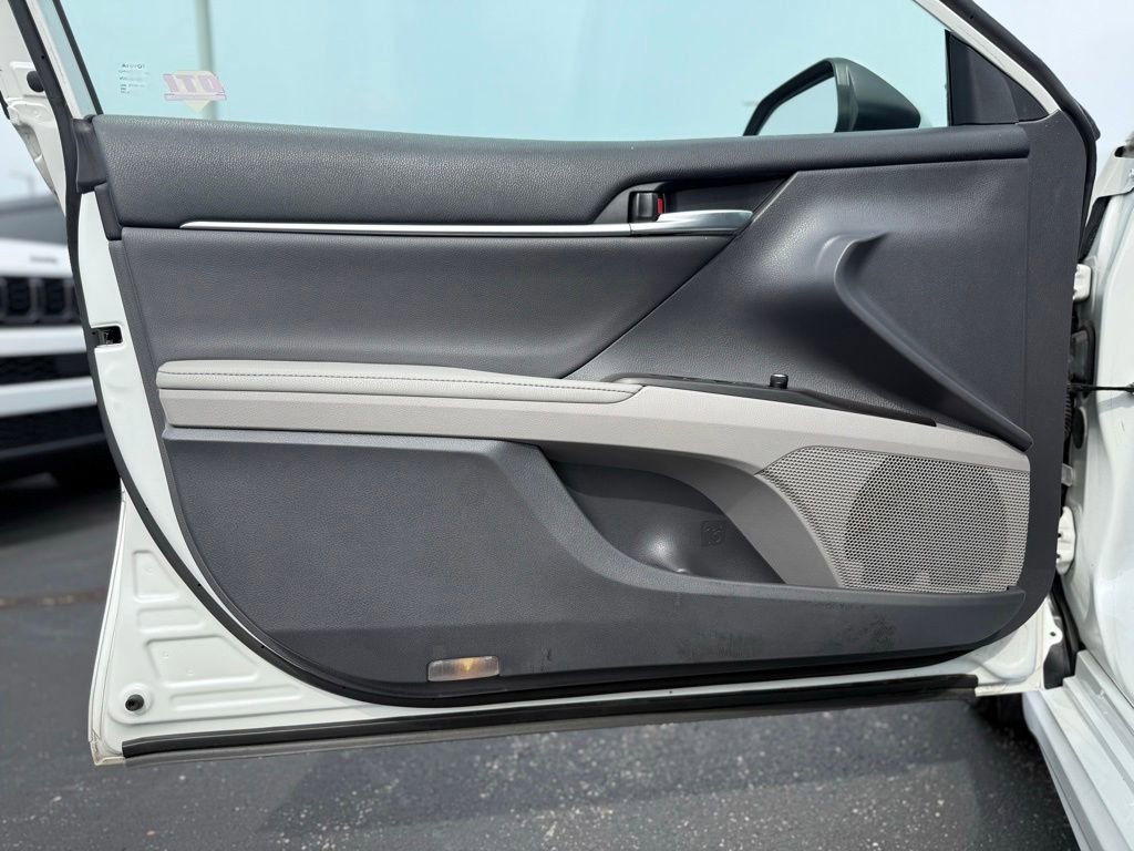 Used 2021 Toyota Camry XSE FWD image 12