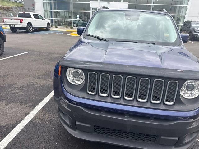 Used 2017 Jeep Renegade Latitude w/ Advanced Technology Group AWD/4WD image 4