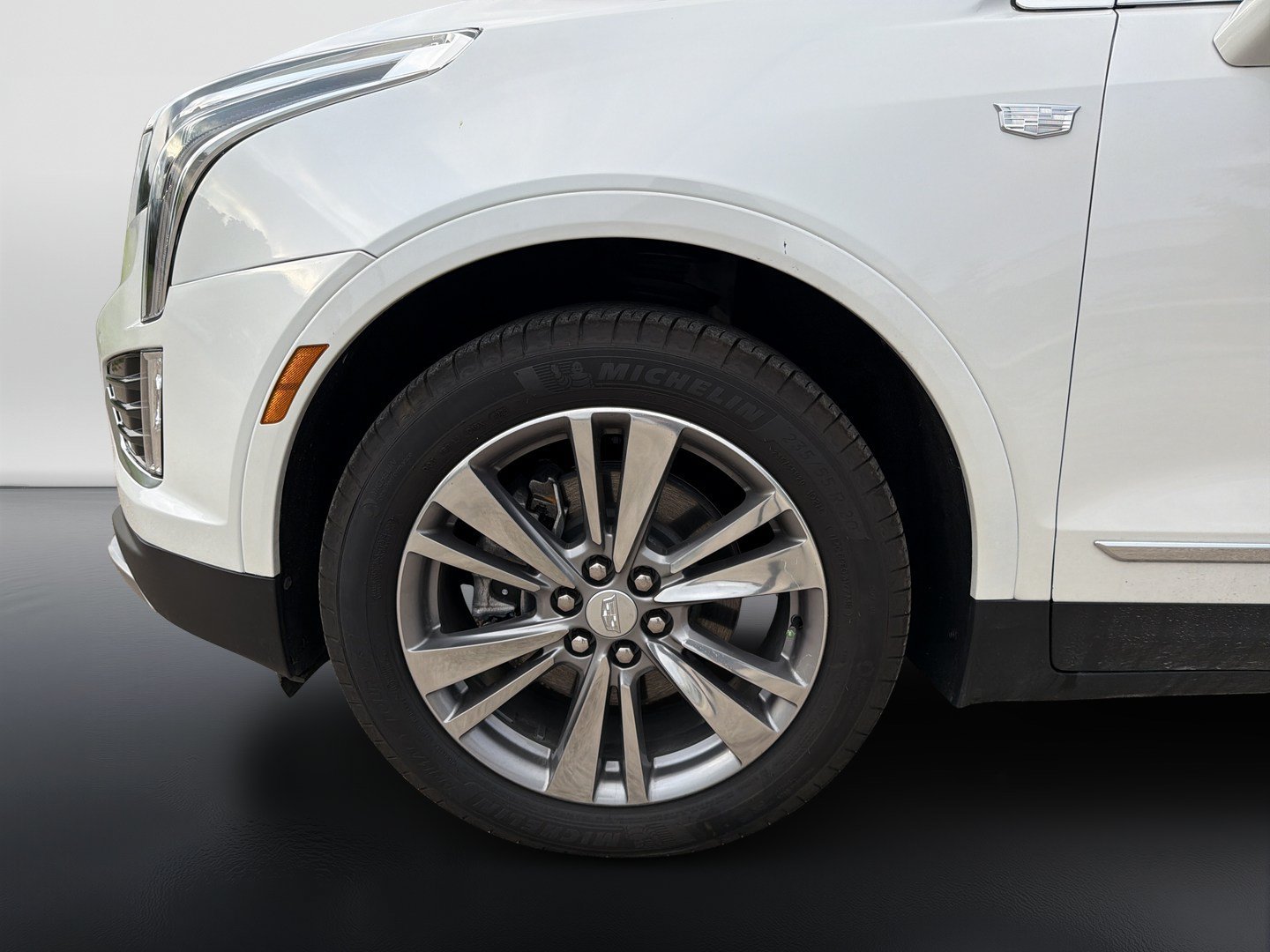 Used 2025 Cadillac XT5 Premium Luxury FWD image 9