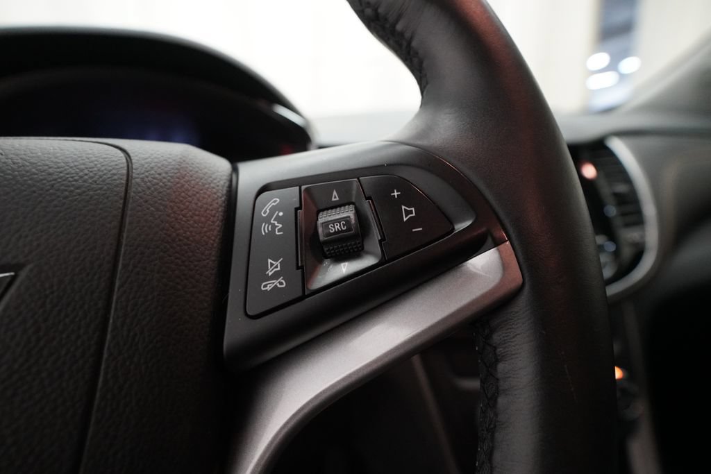 Used 2018 Chevrolet Trax LT w/ LT Convenience Package FWD image 18