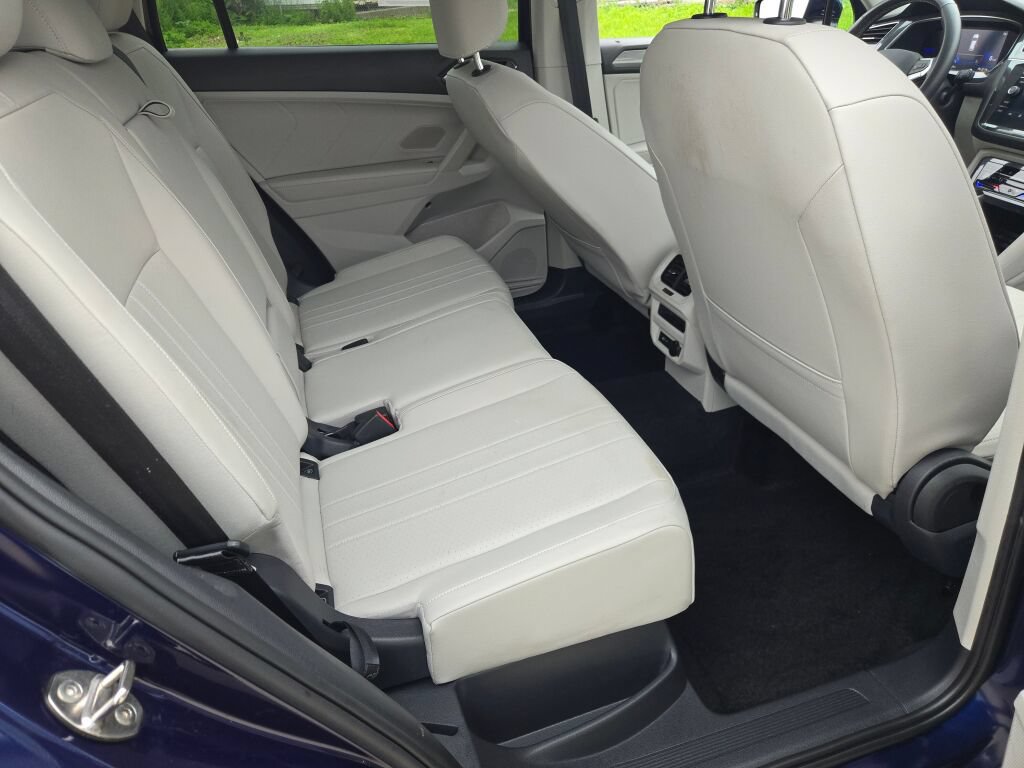 Used 2022 Volkswagen Tiguan SE AWD/4WD image 11