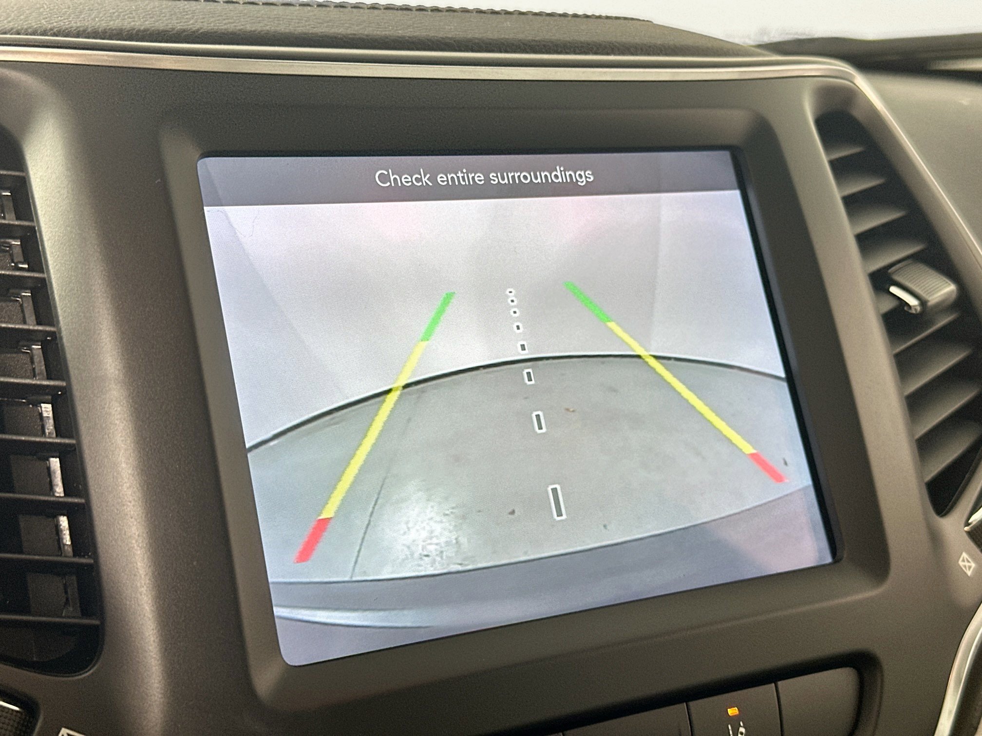 Used 2022 Jeep Cherokee Latitude Lux w/ Sun & Sound Group FWD image 13