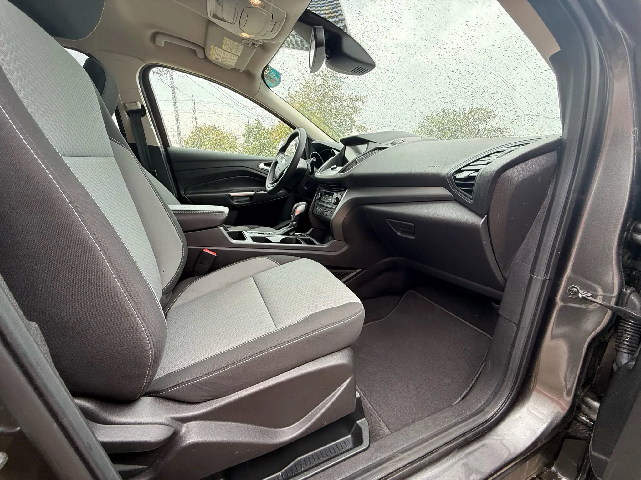 Used 2019 Ford Escape SE image 12