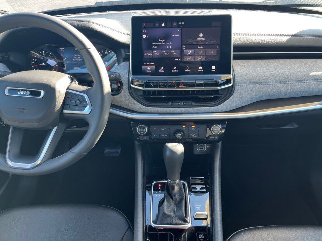 Used 2024 Jeep Compass Latitude image 12