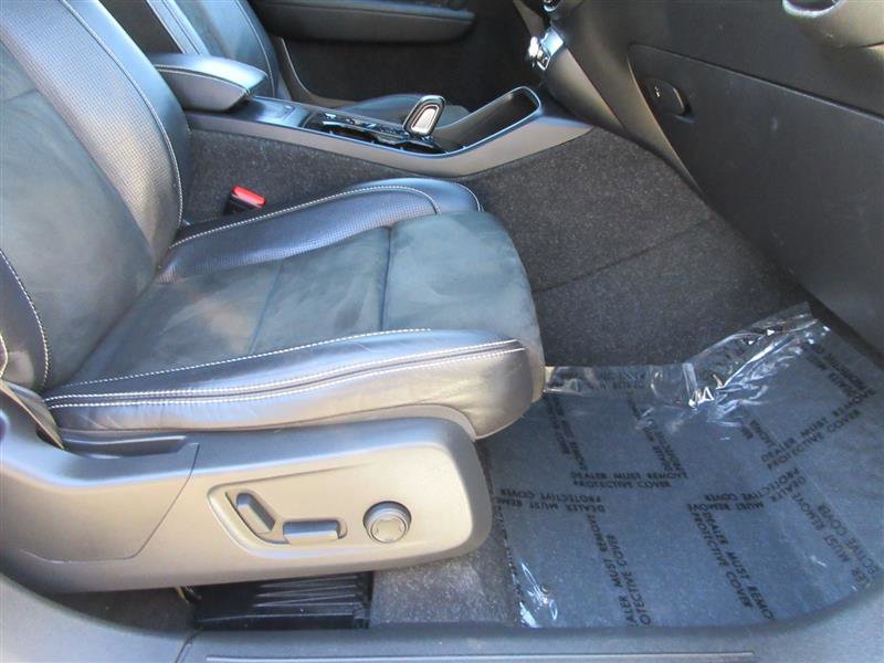 Used 2019 Volvo XC40 T4 R-Design image 33