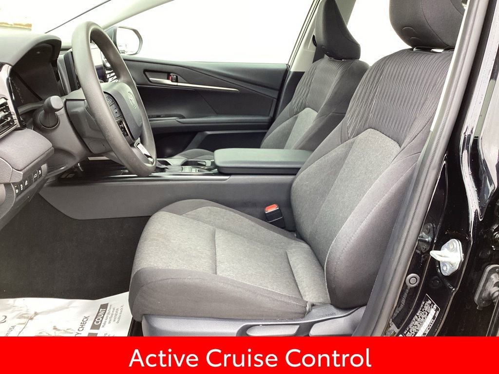 Used 2025 Toyota Camry LE image 11