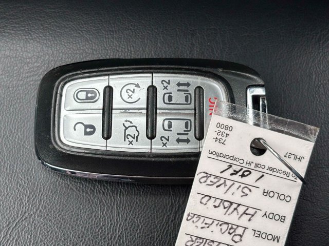 Used 2023 Chrysler Pacifica Touring-L FWD image 24