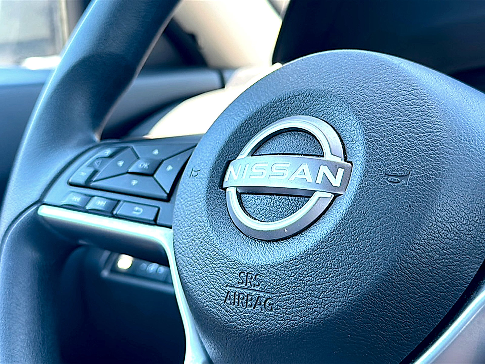 Used 2025 Nissan Altima 2.5 SV FWD image 30