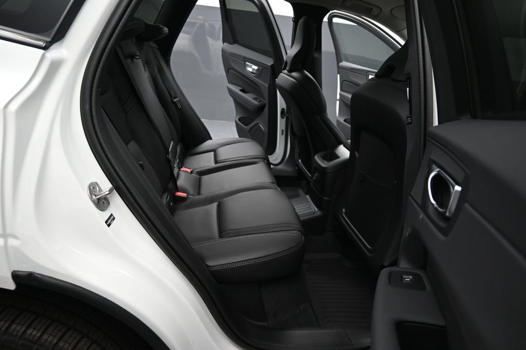 New 2027 Volvo XC60 T8 Ultra AWD/4WD image 16