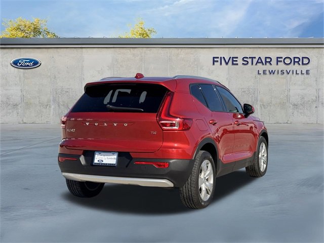 Used 2021 Volvo XC40 T4 Momentum image 5