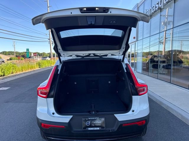 Certified 2025 Volvo XC40 B5 Plus AWD/4WD image 11