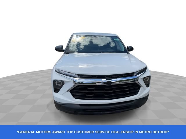 Used 2025 Chevrolet TrailBlazer LS w/ LS Convenience Package AWD/4WD image 3