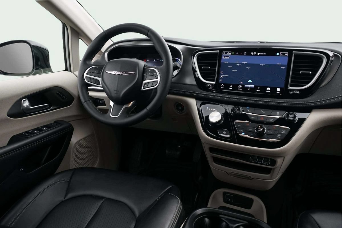 Used 2024 Chrysler Pacifica Limited FWD image 28