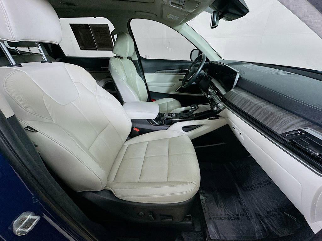 Used 2023 Kia Telluride EX w/ EX Captain's Chair Package image 12
