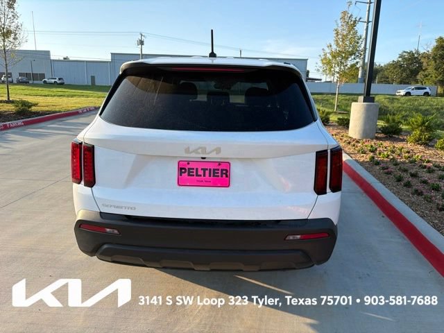 Certified 2023 Kia Sorento LX FWD image 9