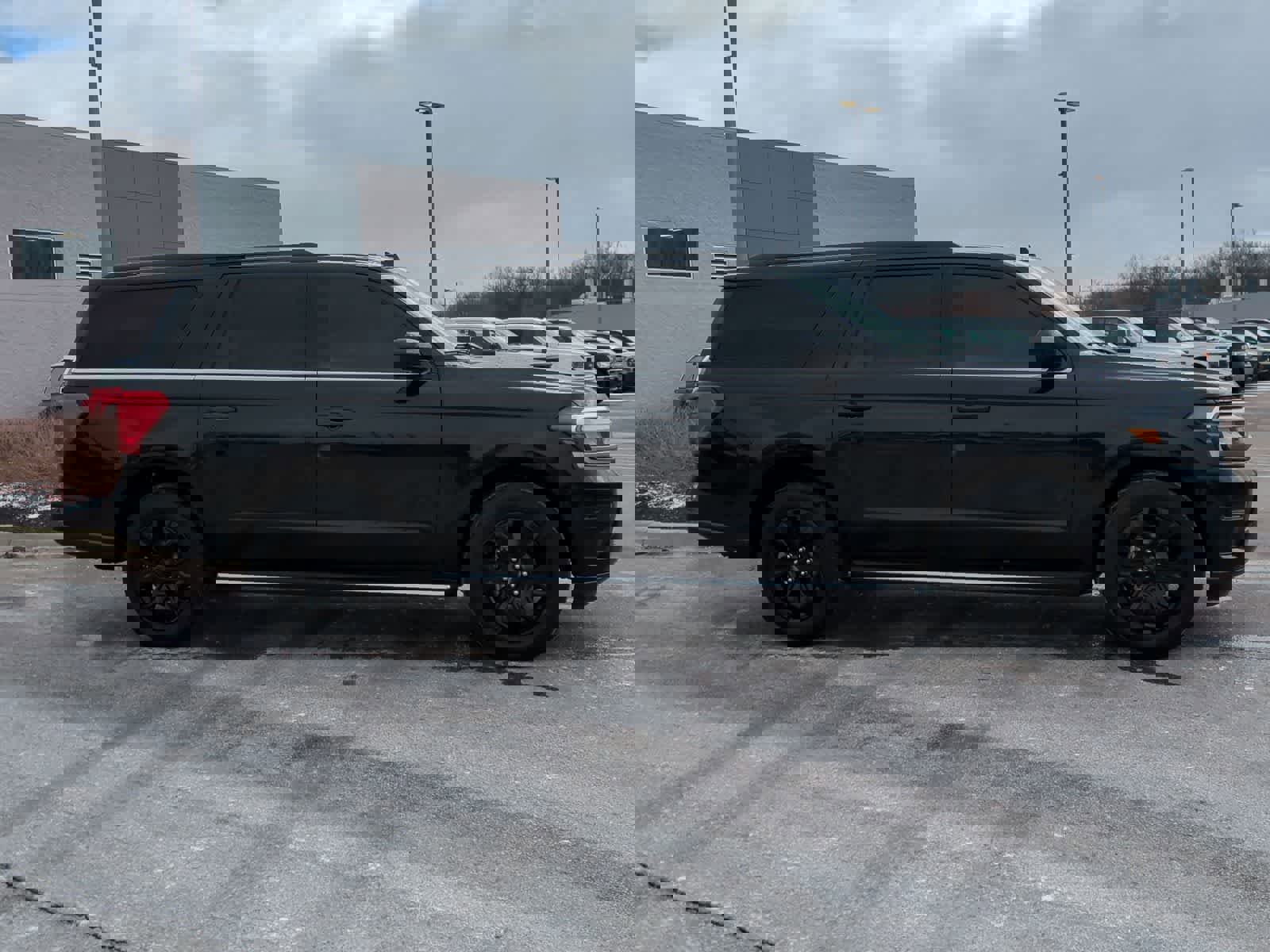 Used 2023 Ford Expedition Max XLT image 9