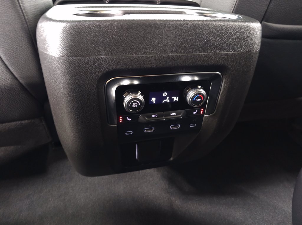 Used 2026 GMC Yukon Denali w/ Denali Reserve Package AWD/4WD image 39