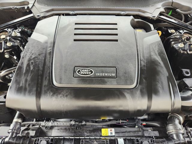 Used 2025 Land Rover Discovery S image 30