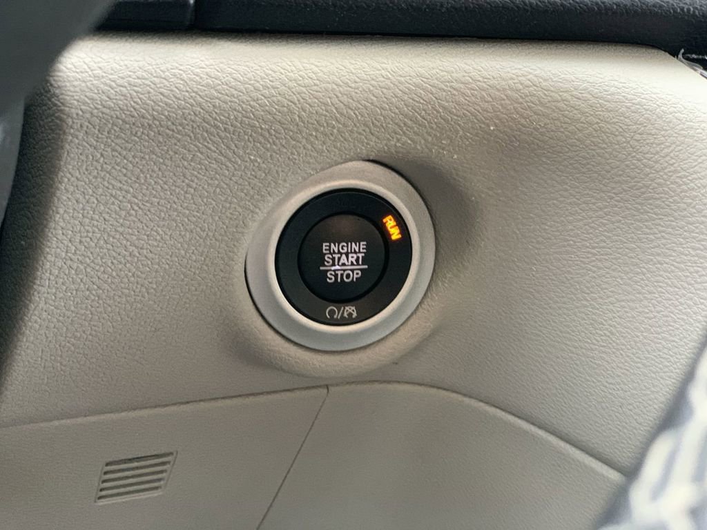 Used 2022 Chrysler Pacifica Touring-L image 14