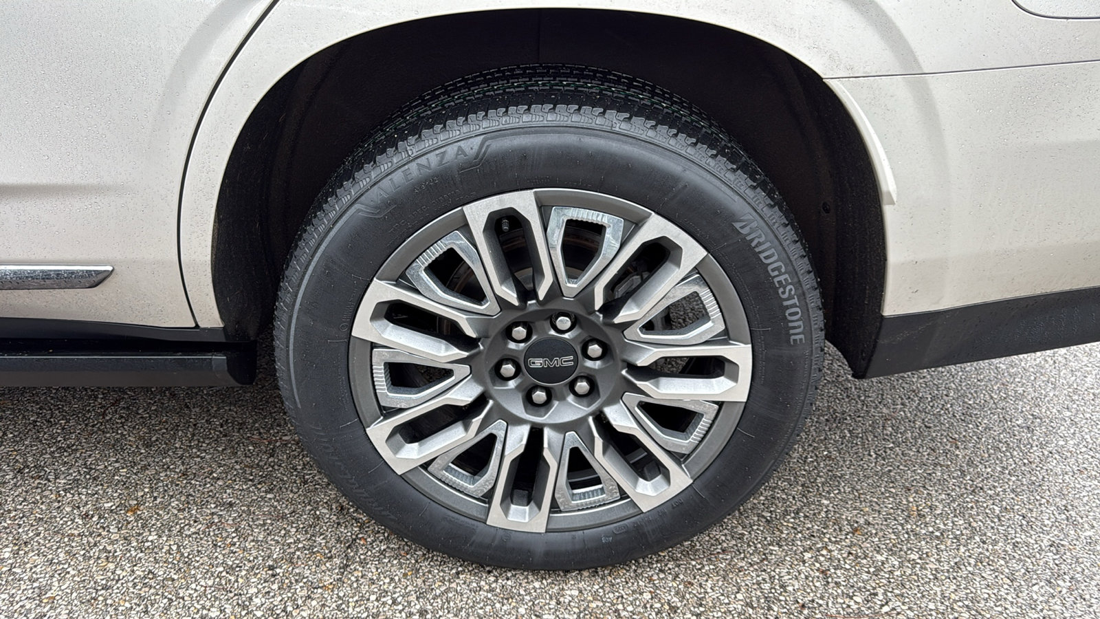 Used 2023 GMC Yukon Denali Ultimate image 30