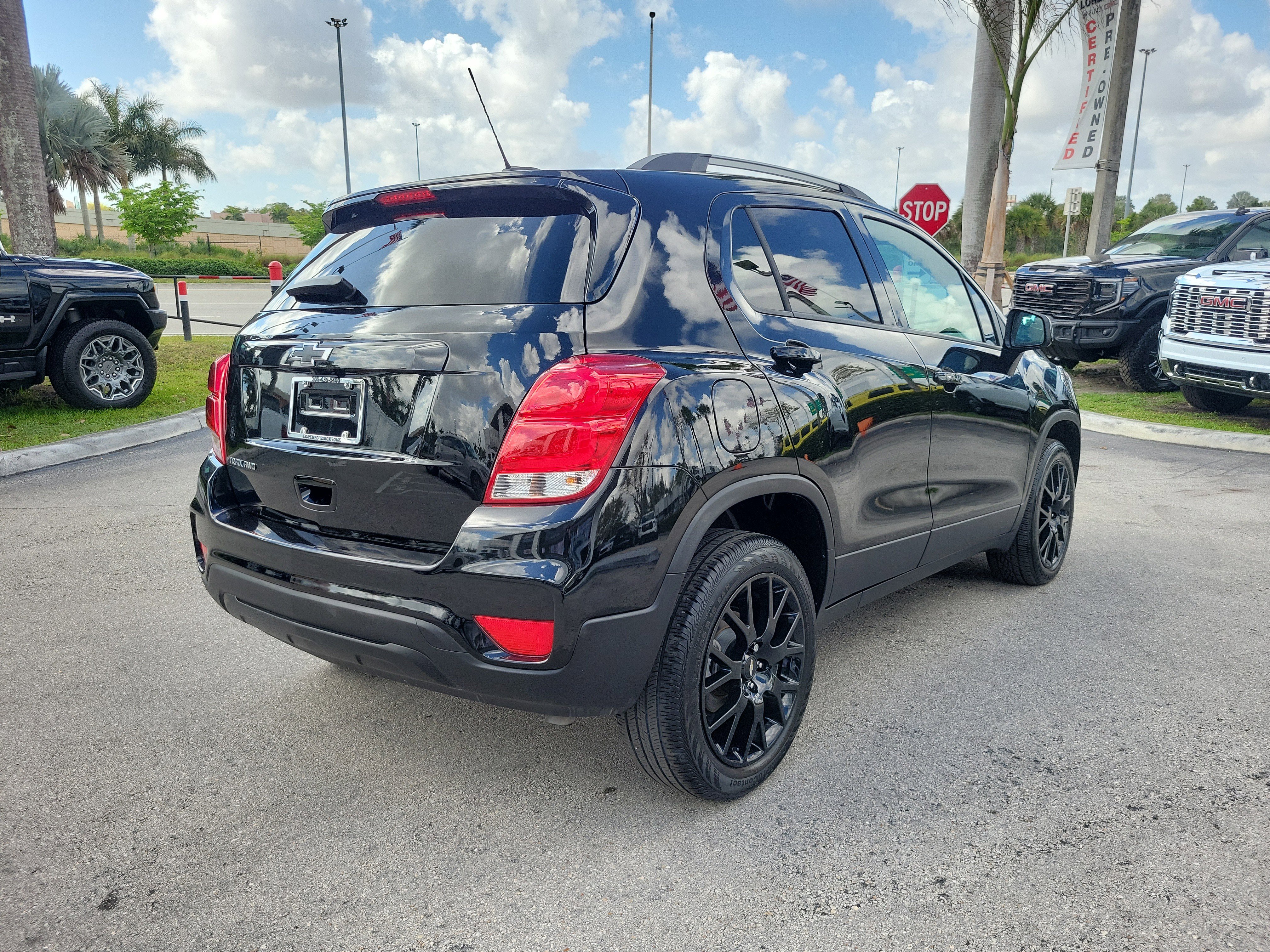 Used 2022 Chevrolet Trax LT w/ Midnight Edition image 5