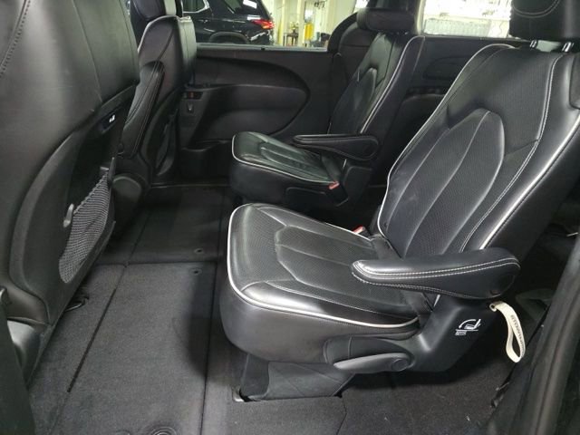 Used 2025 Chrysler Pacifica Limited FWD image 15