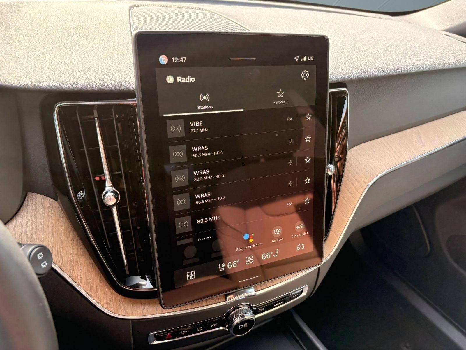 New 2026 Volvo XC60 T8 Core w/ Climate Package image 30