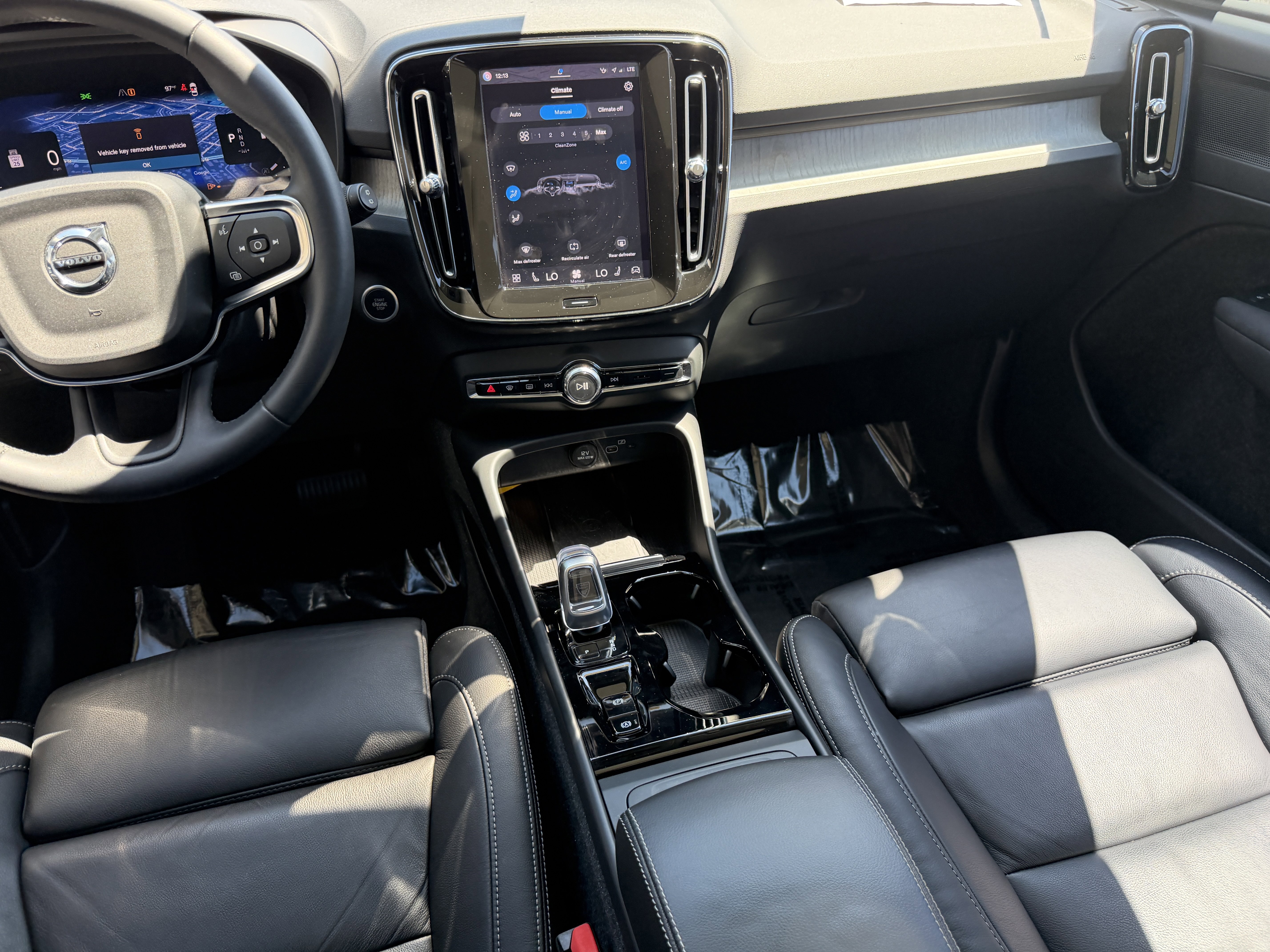 Certified 2023 Volvo XC40 B5 Plus w/ Driver Assist Package AWD/4WD image 15