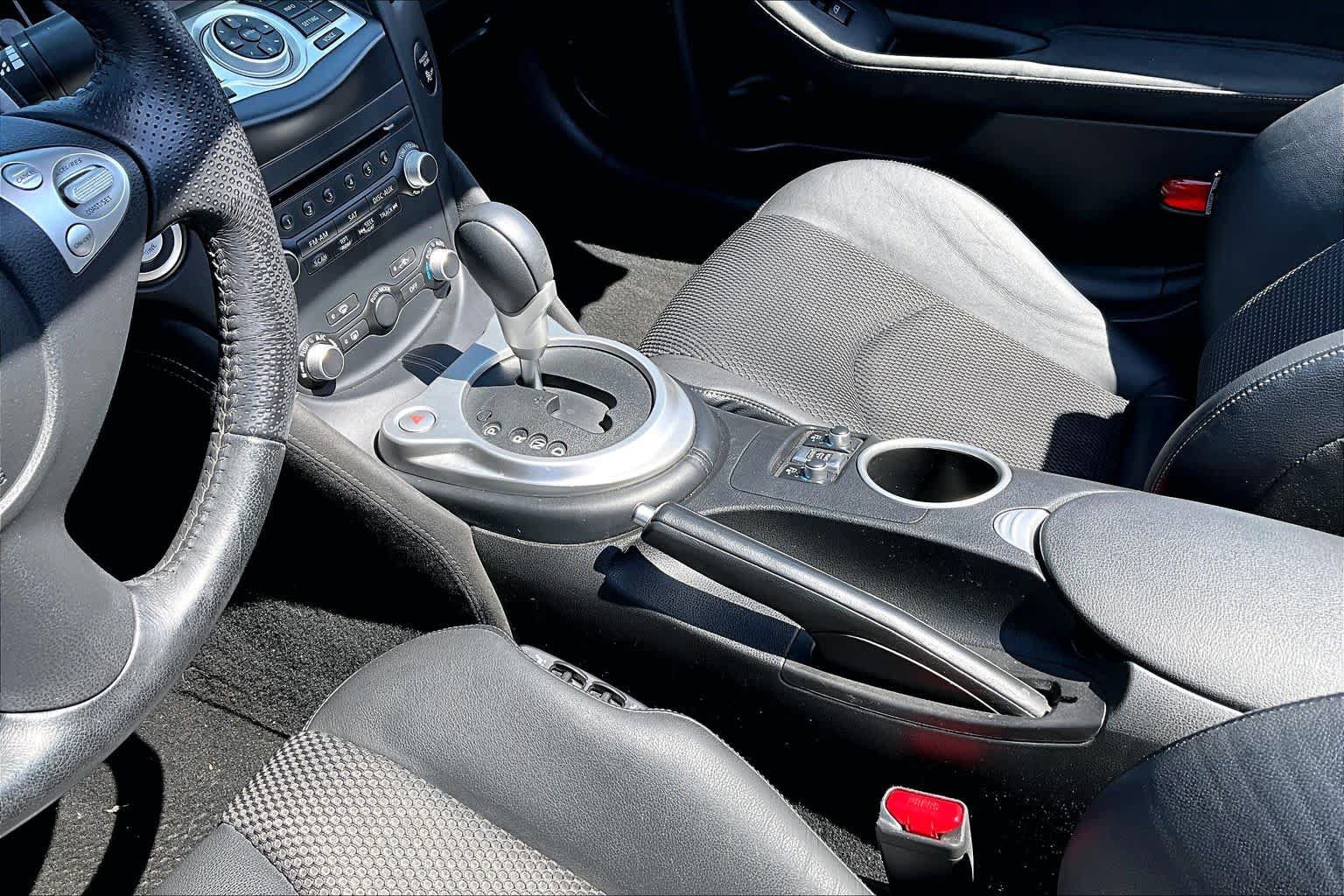 Used 2018 Nissan 370Z Touring Sport RWD image 16