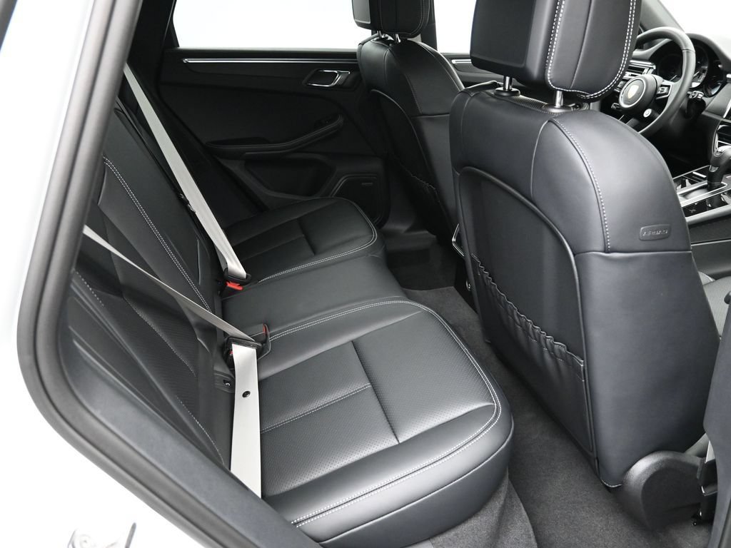 Certified 2025 Porsche Macan GTS AWD/4WD image 10