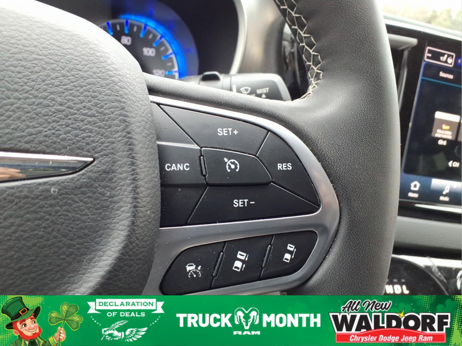 Used 2023 Chrysler Pacifica Touring-L image 15