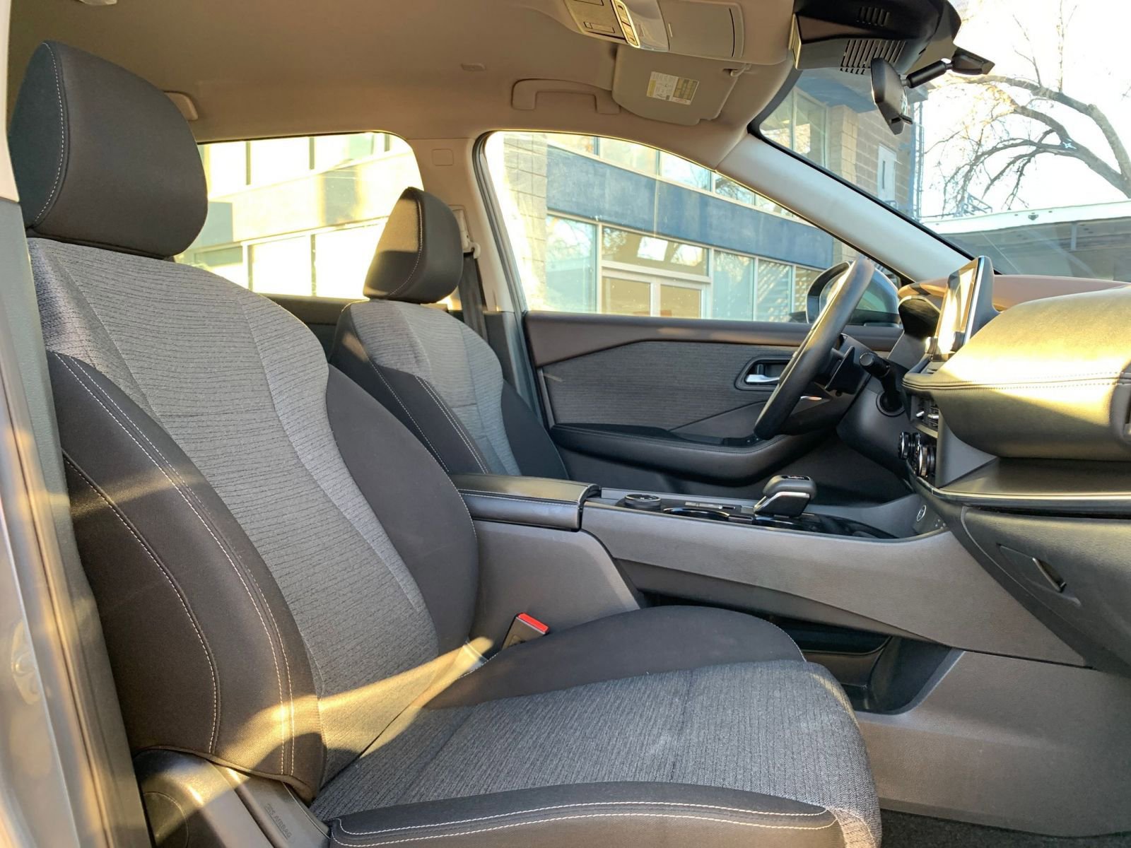 Used 2023 Nissan Rogue SV image 36