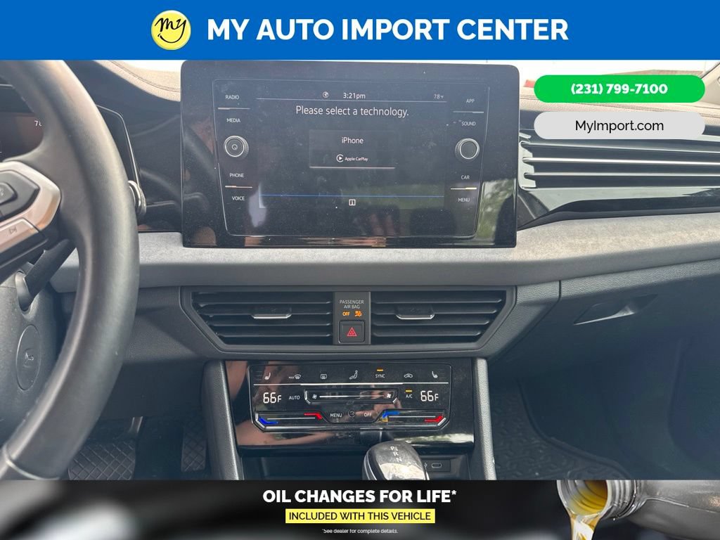 Used 2025 Volkswagen Jetta SE w/ Sunroof Package FWD image 10