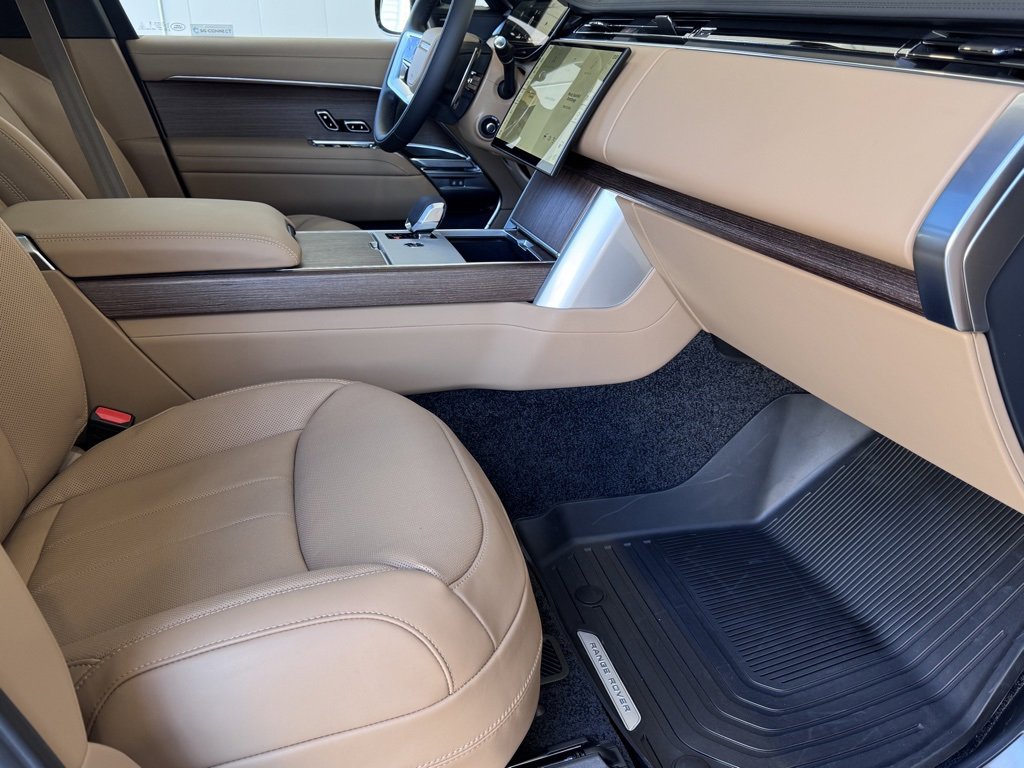 New 2026 Land Rover Range Rover SE image 18
