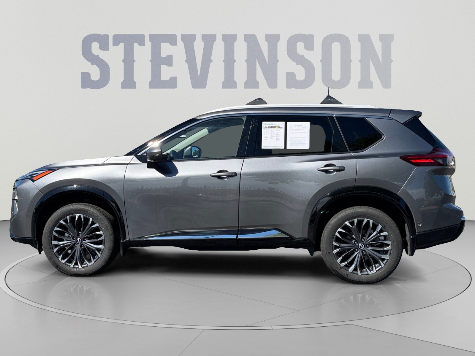 Used 2025 Nissan Rogue Platinum AWD/4WD image 2
