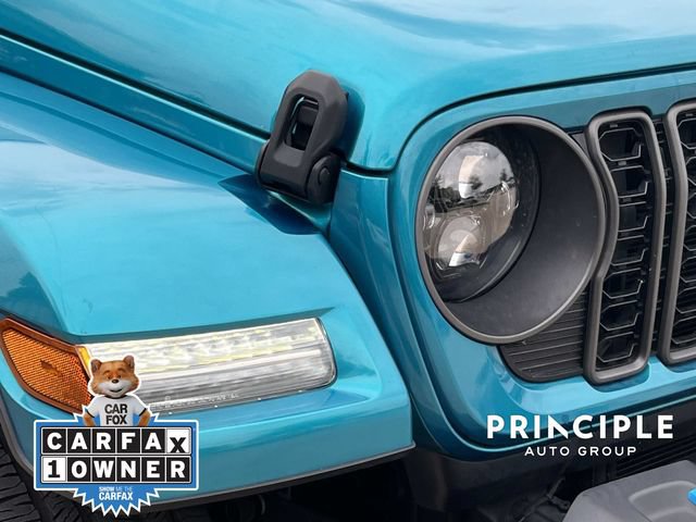 Used 2024 Jeep Wrangler Unlimited w/ Convenience Group AWD/4WD image 10