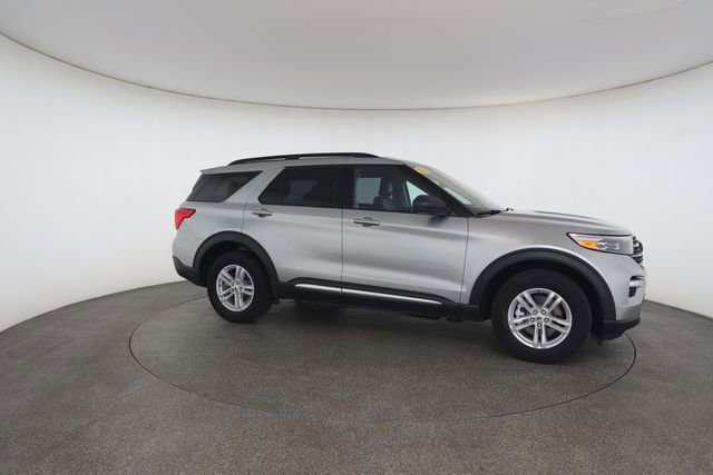 Used 2024 Ford Explorer XLT w/ Equipment Group 202A AWD/4WD image 25
