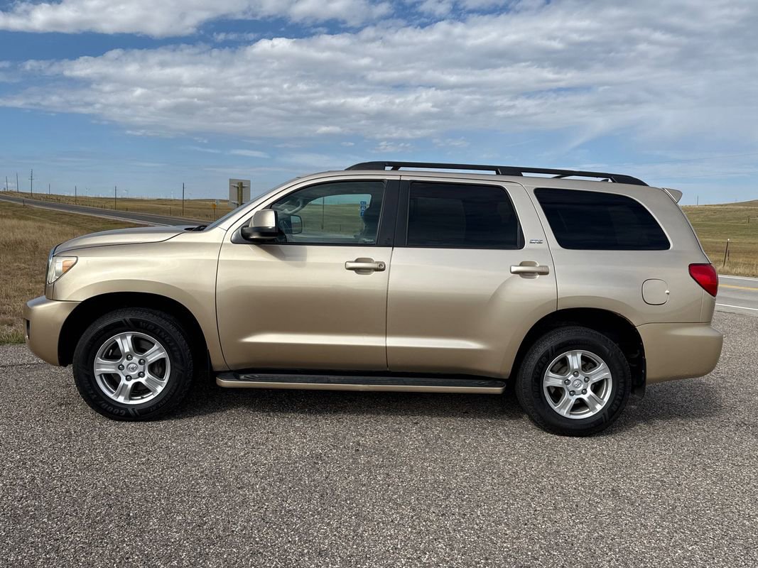 Used 2010 Toyota Sequoia SR5 image 2
