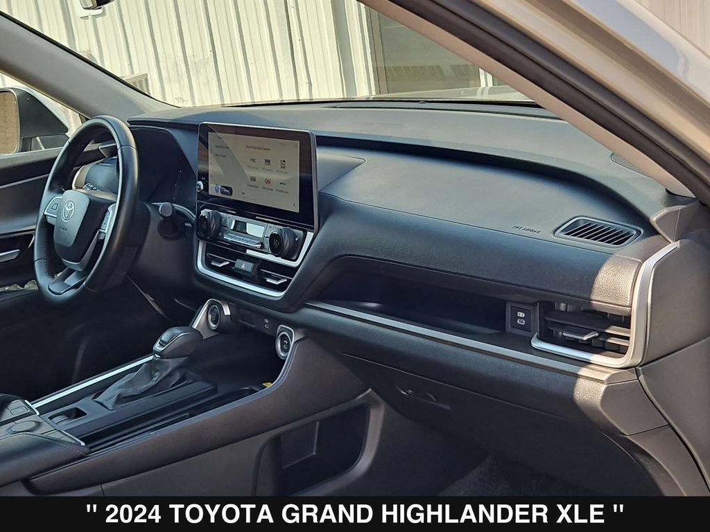Used 2024 Toyota Grand Highlander AWD image 29
