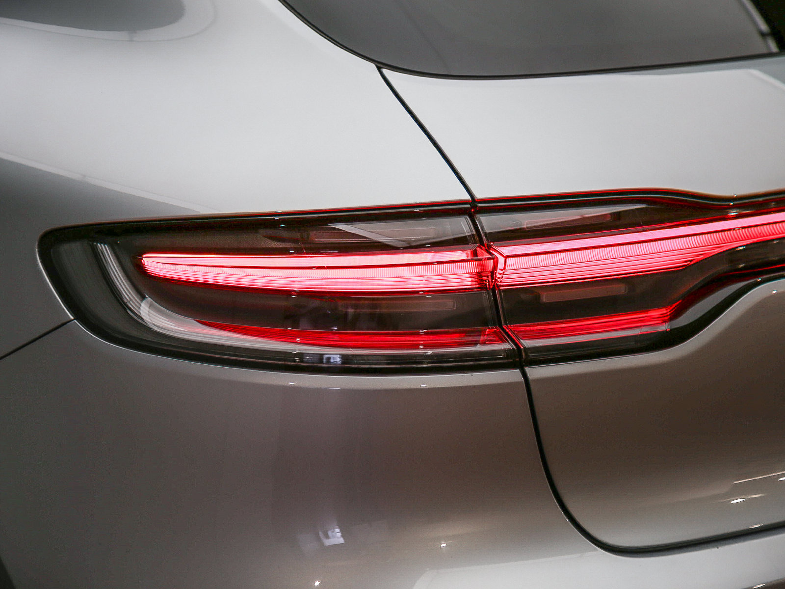 Certified 2026 Porsche Macan AWD/4WD image 15