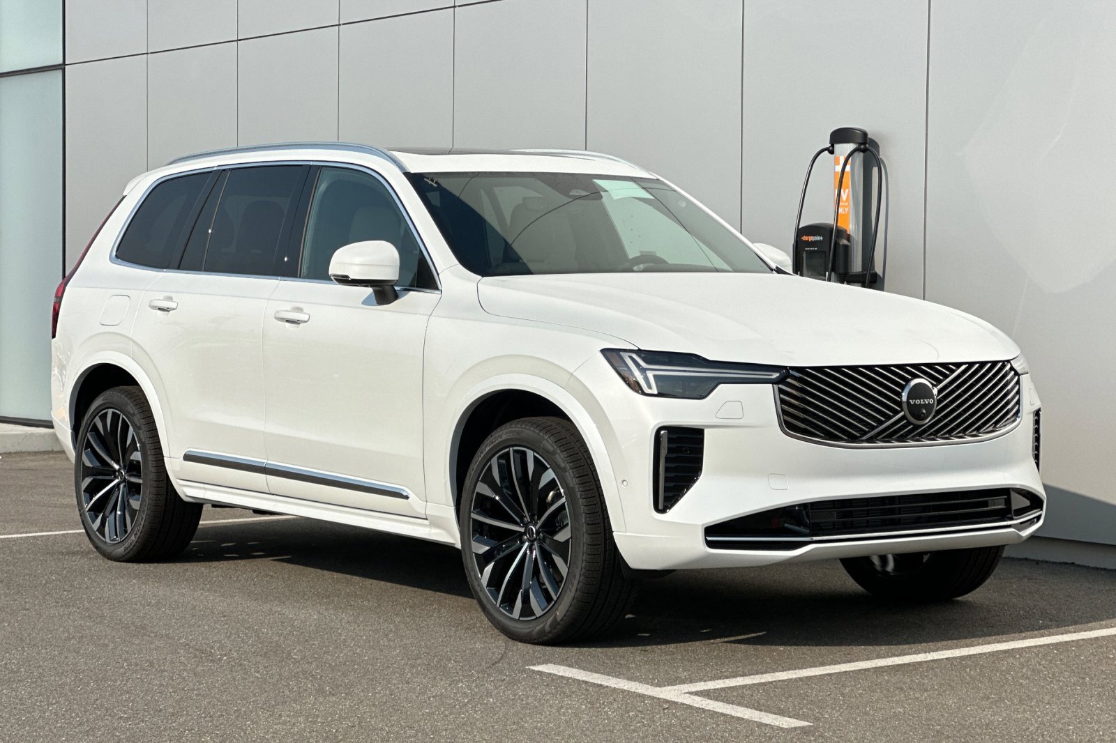 New 2026 Volvo XC90 B6 Plus w/ Protection Package Premier image 7