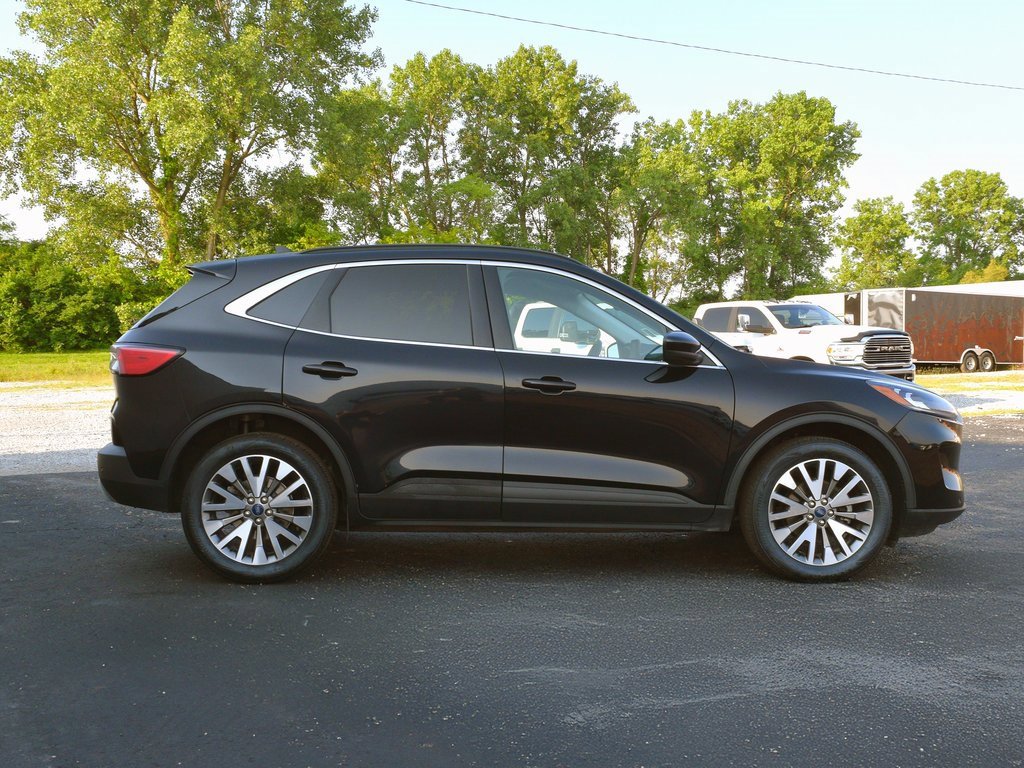 Used 2022 Ford Escape Titanium image 3