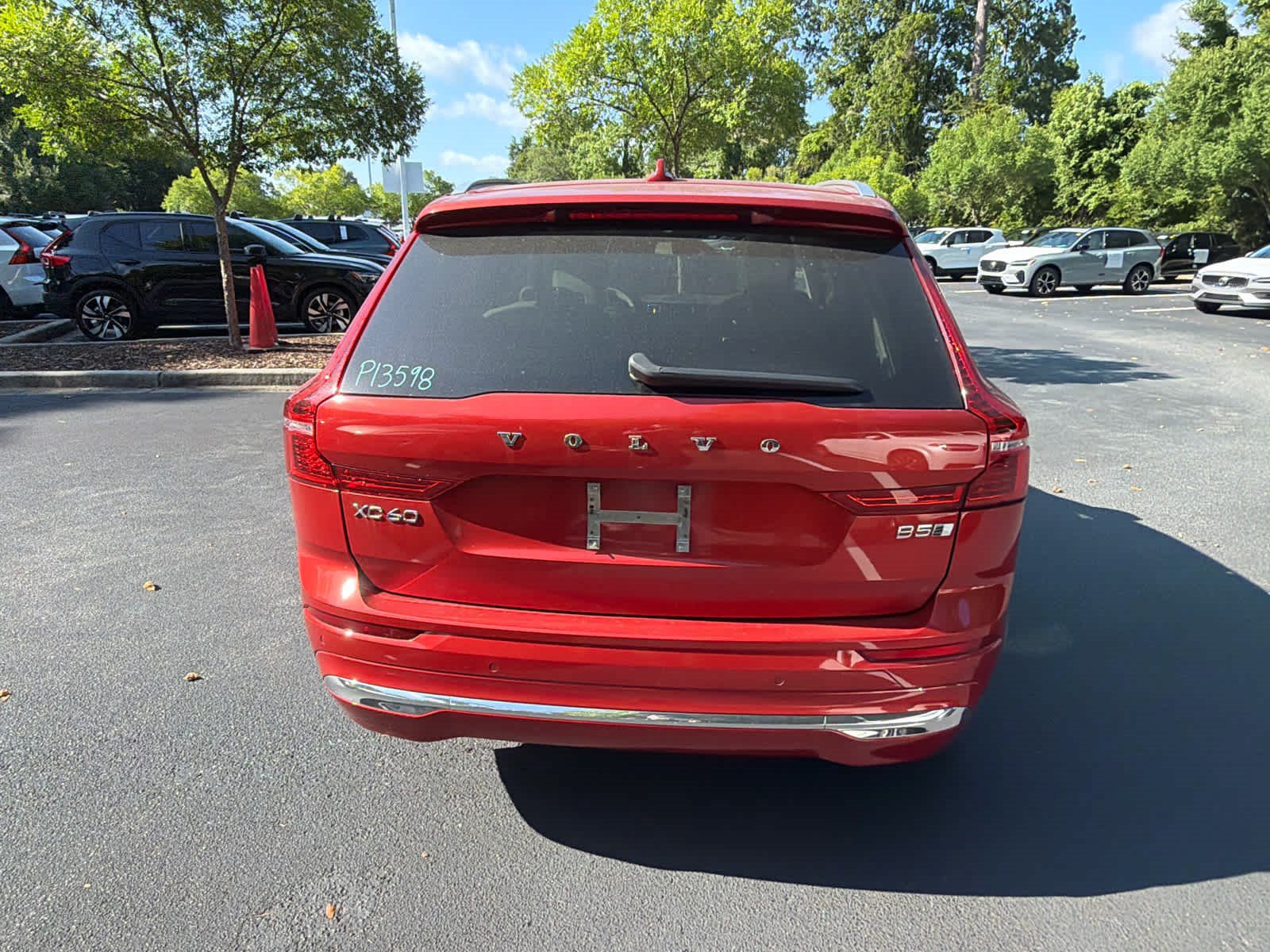 Used 2023 Volvo XC60 B5 Plus AWD/4WD image 14