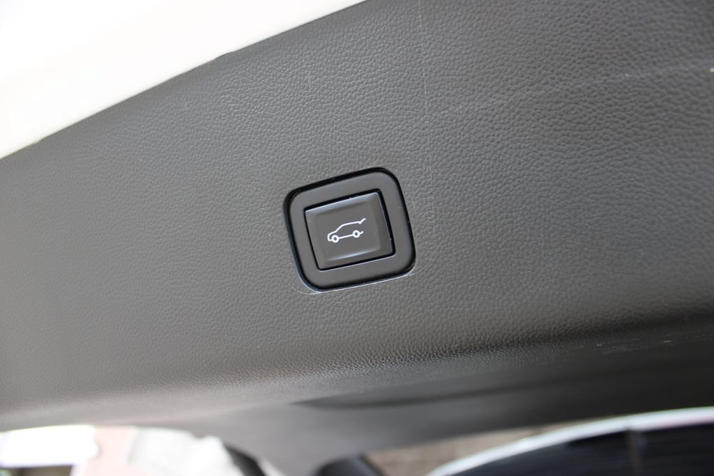 Used 2022 Chevrolet Traverse LT FWD image 38