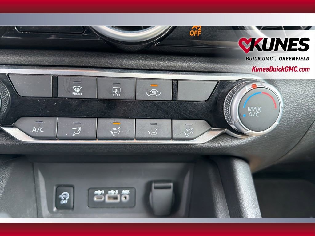 Used 2025 Nissan Sentra SV FWD image 21