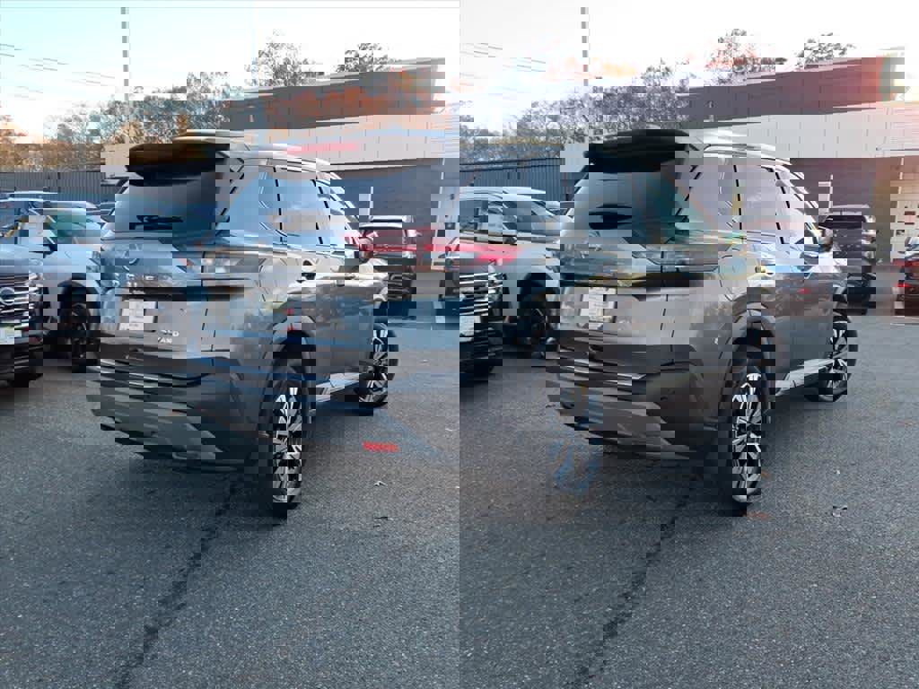 Certified 2022 Nissan Rogue SV image 4