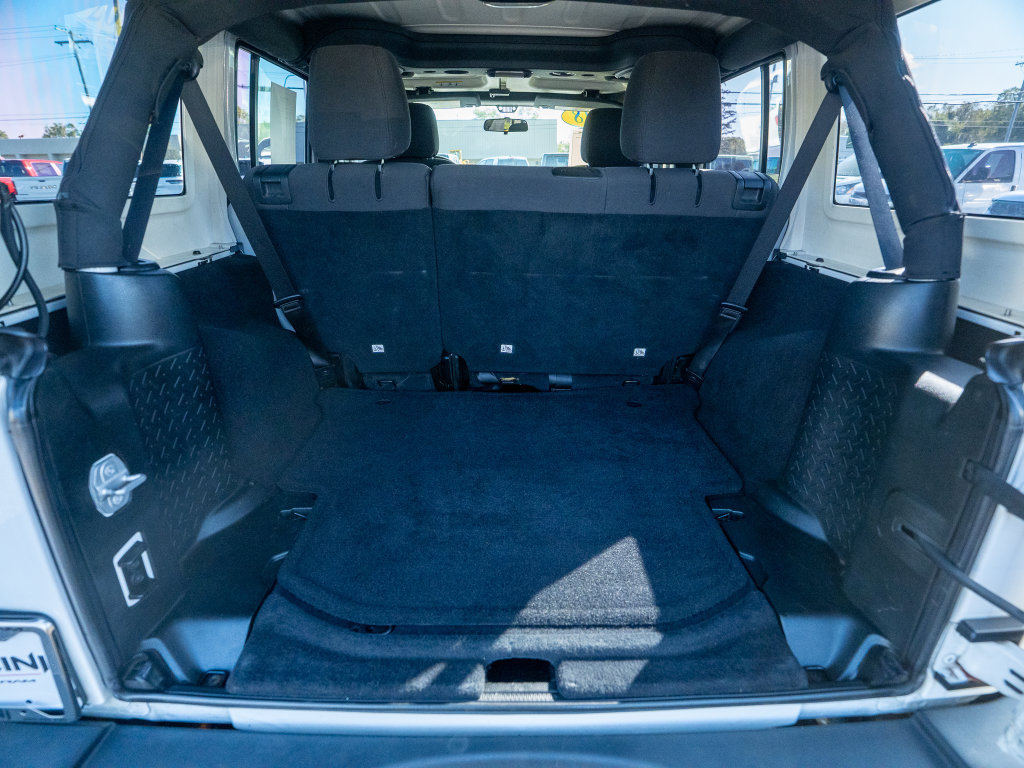 Used 2018 Jeep Wrangler Unlimited Sport w/ LED Lighting Group AWD/4WD image 11
