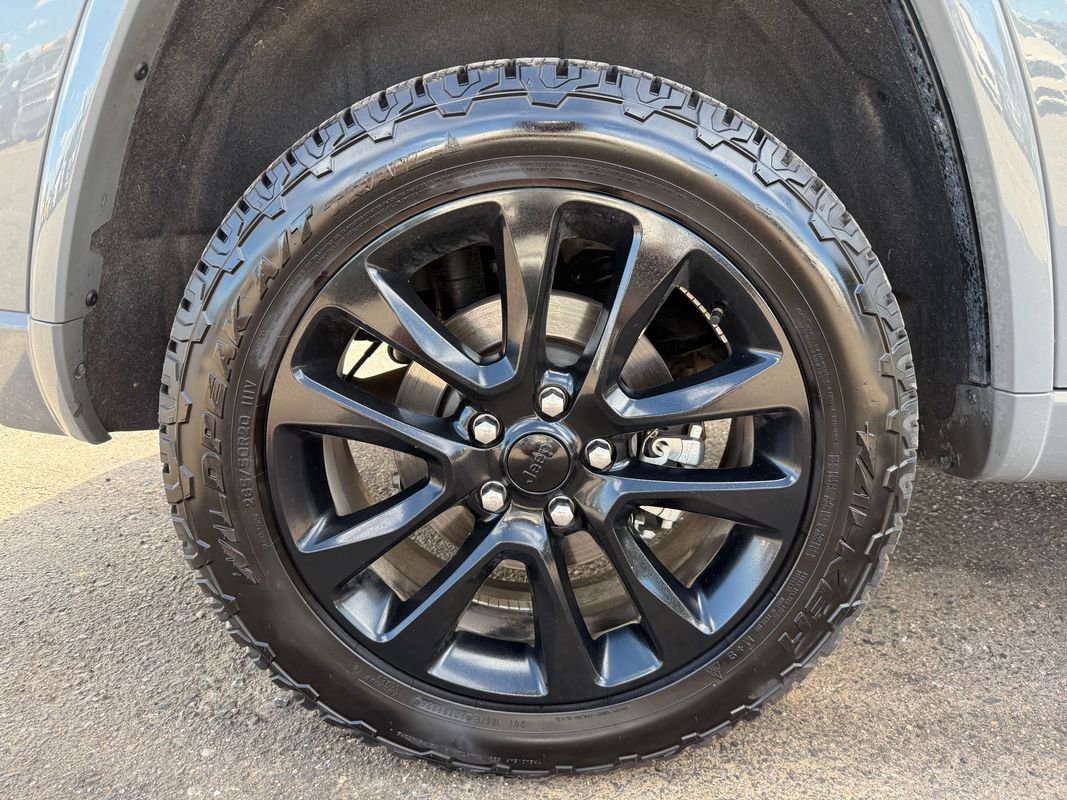 Used 2021 Jeep Grand Cherokee Laredo X image 12